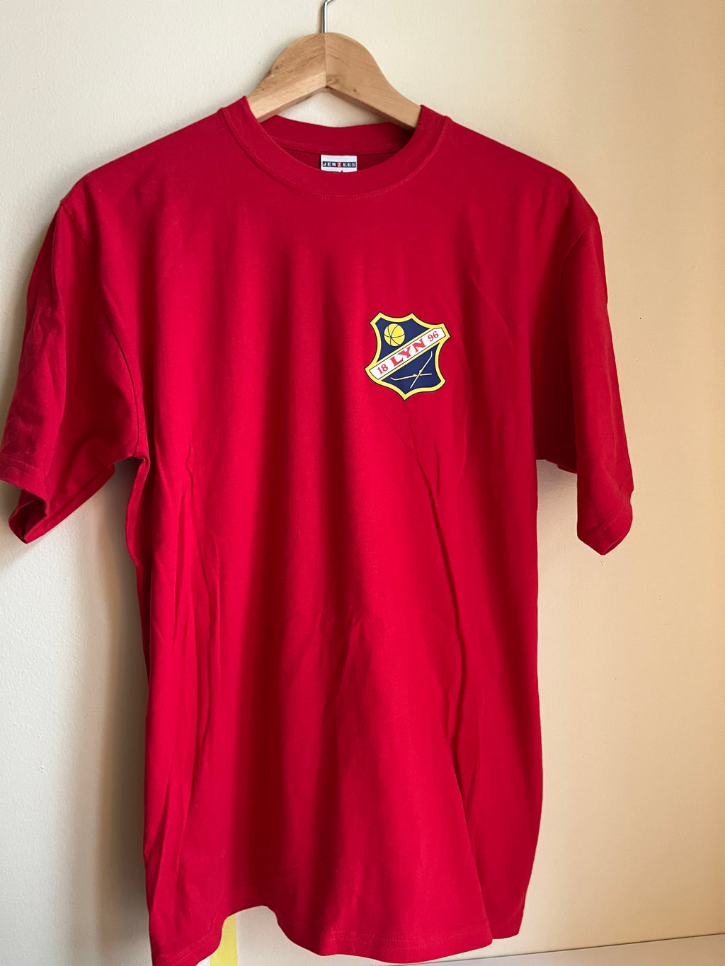 Lyn-logo/ Bastionen T-skjorte