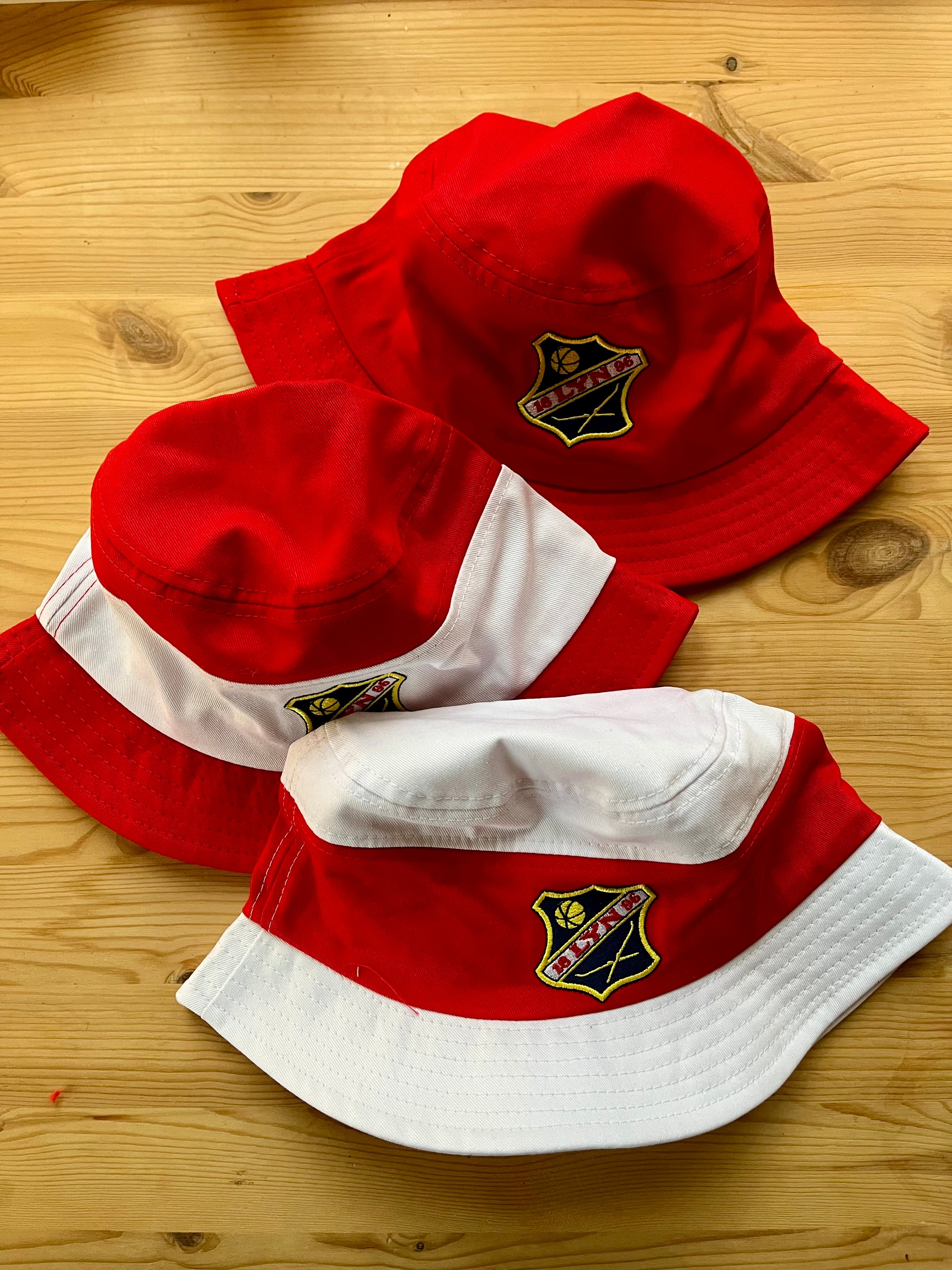 Bøttehatt med Lyn-logo